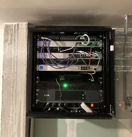 Ma baie informatique dans mon garage avec la SheevaBoite v3