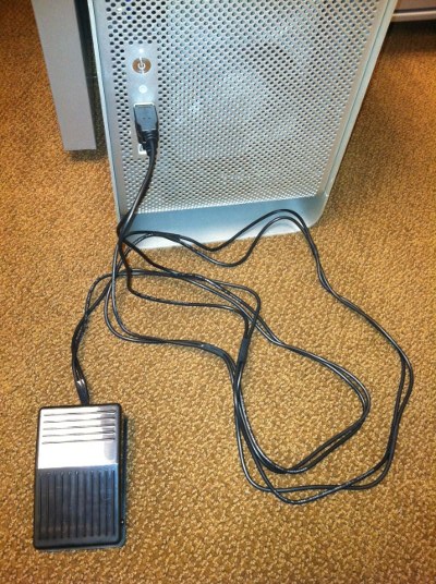 Photo de la pédale branchée au MacPro