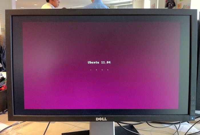 Ecran de démarrage d’Ubuntu avec un style Windows 3.1